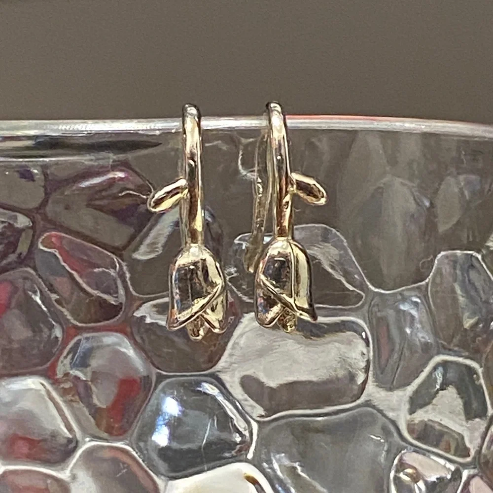 Solitaire Hanging Rose Silver Earrings